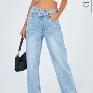 HOLLY ASYMMETRIC STRAIGHT LEG JEAN